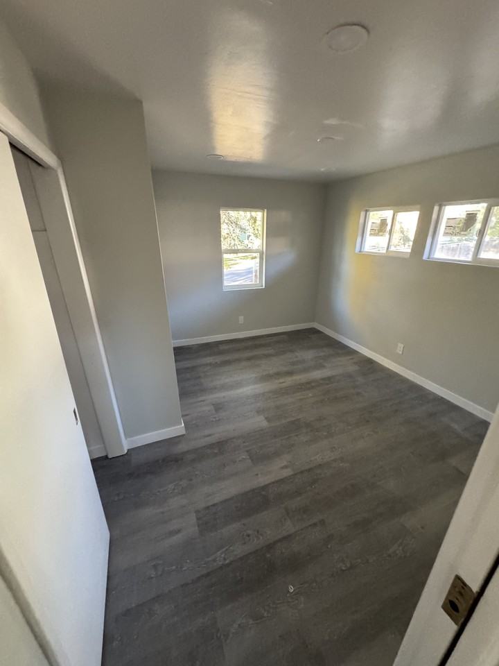 1210 7th Avenue South - Photo 4 of 15
