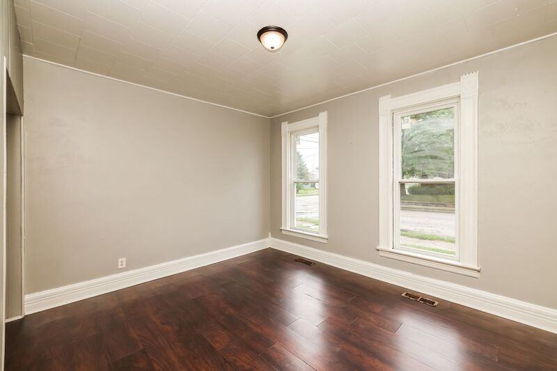 1601 Edwards Ave - Photo 4 of 10