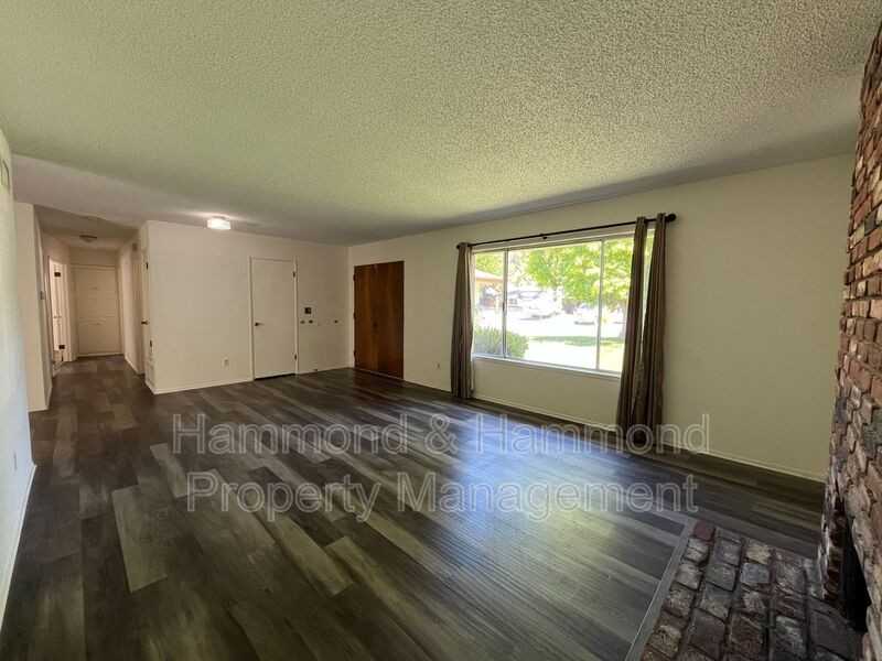 29421 Abelia Rd - Photo 4 of 14