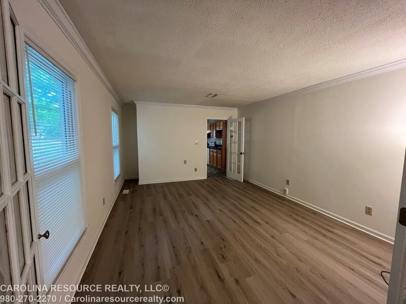4535 Dawnwood Dr - Photo 5 of 23
