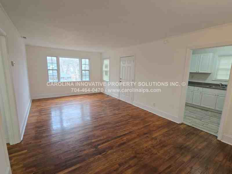 2711 Beech Nut Rd - Photo 3 of 15