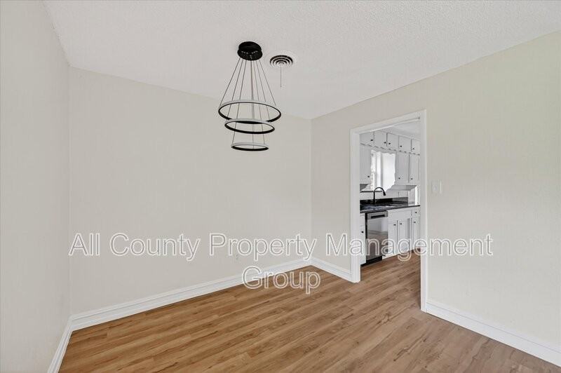 158 Cotillion Rd - Photo 3 of 20