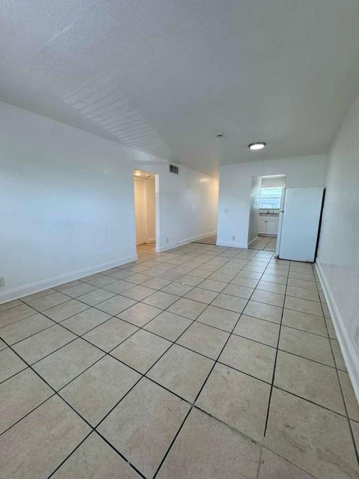3375 Avenue J - Photo 2 of 10