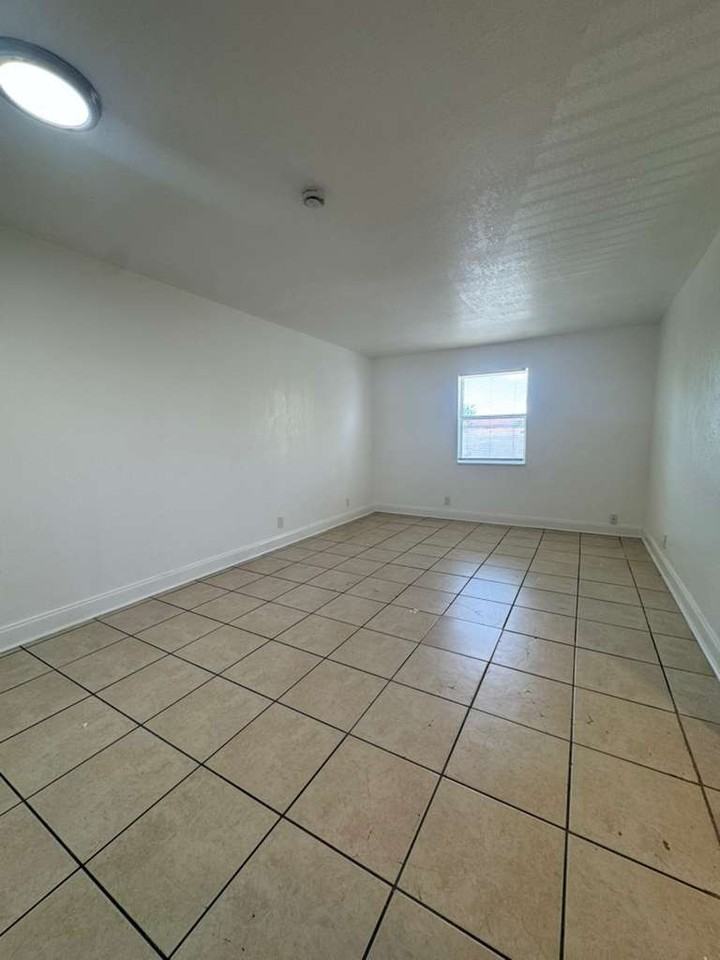 3375 Avenue J - Photo 3 of 10