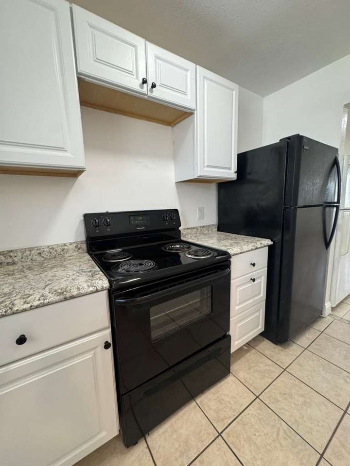 3375 Avenue J - Photo 5 of 10