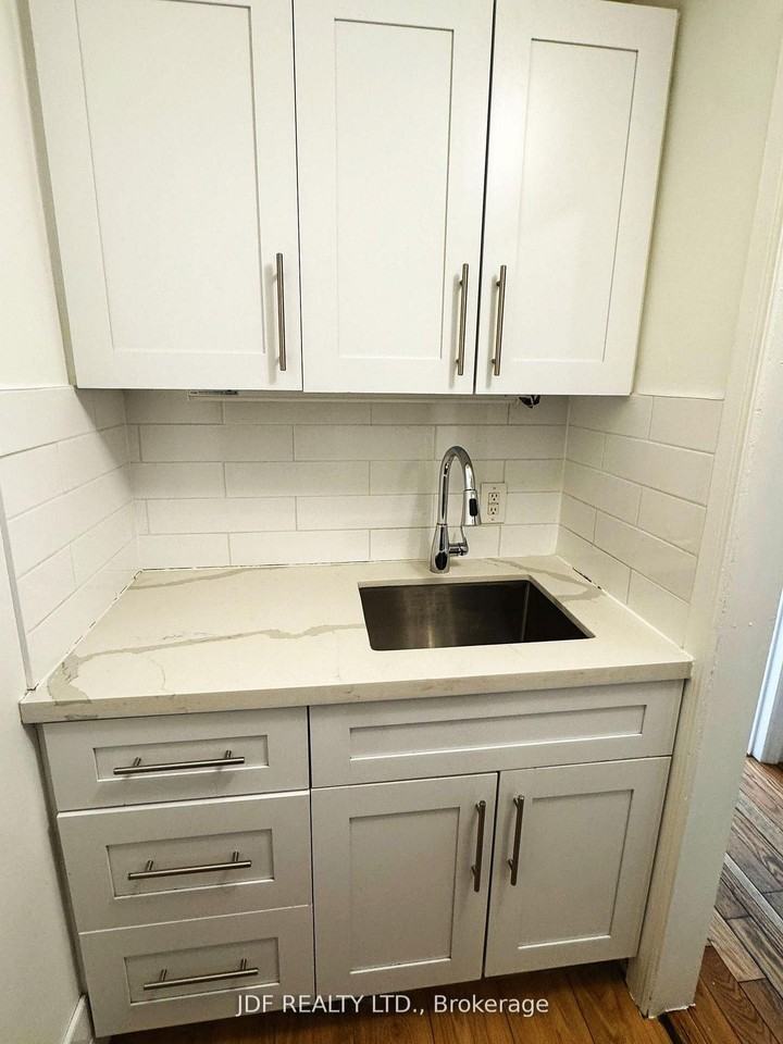 383 Lansdowne Avenue #Main - Photo 4 of 28