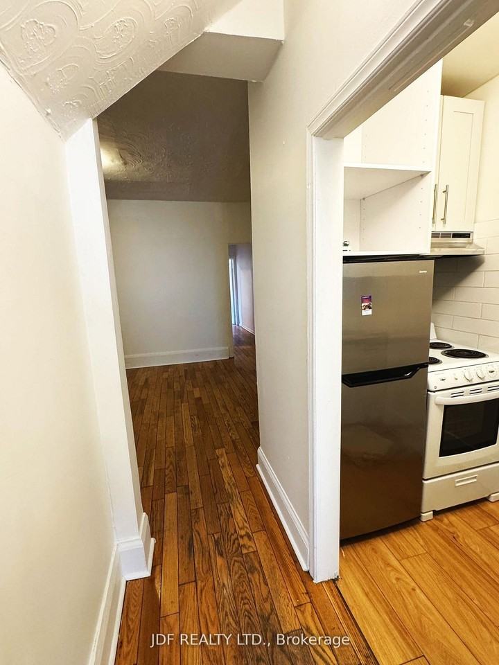 383 Lansdowne Avenue #Main - Photo 6 of 28