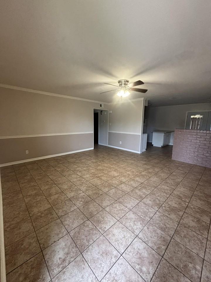 602 E South St #3 - Photo 2 of 8