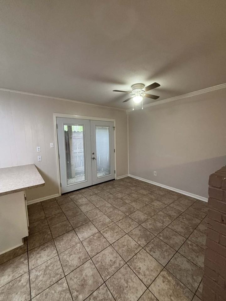 602 E South St #3 - Photo 4 of 8