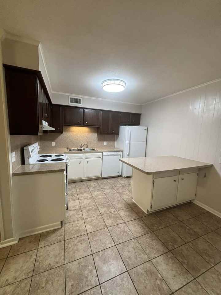 602 E South St #3 - Photo 5 of 8