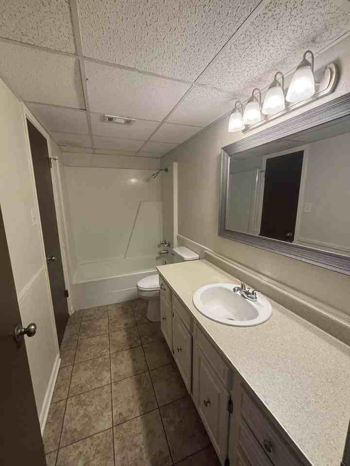 602 E South St #3 - Photo 6 of 8