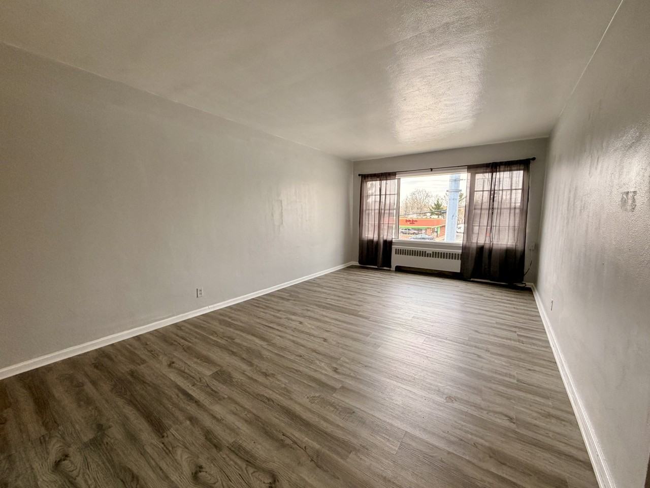 417 North Dixie Way - Photo 3 of 8