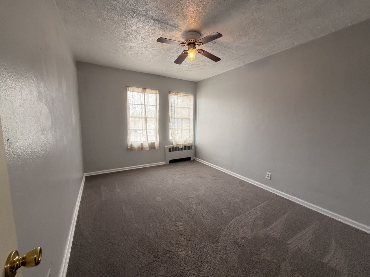 417 North Dixie Way - Photo 5 of 8