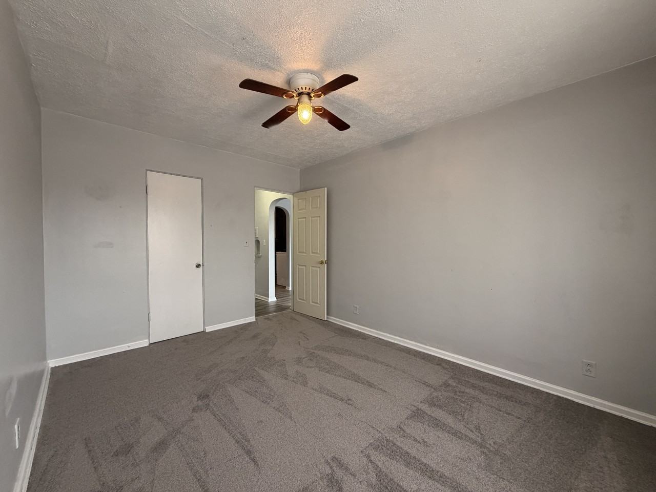 417 North Dixie Way - Photo 6 of 8
