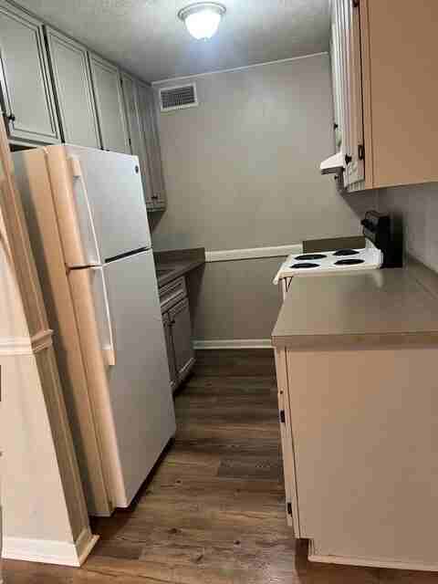 Springs Manor Apartments - Photo 2 of 10