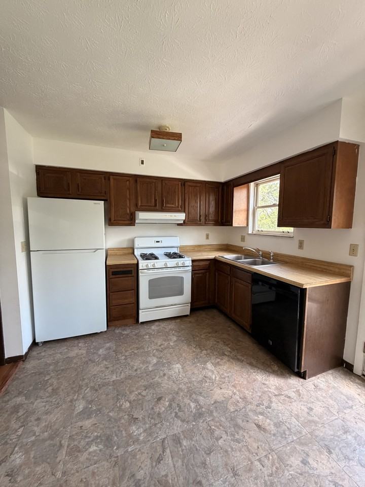 900 5th Street - Photo 6 of 16