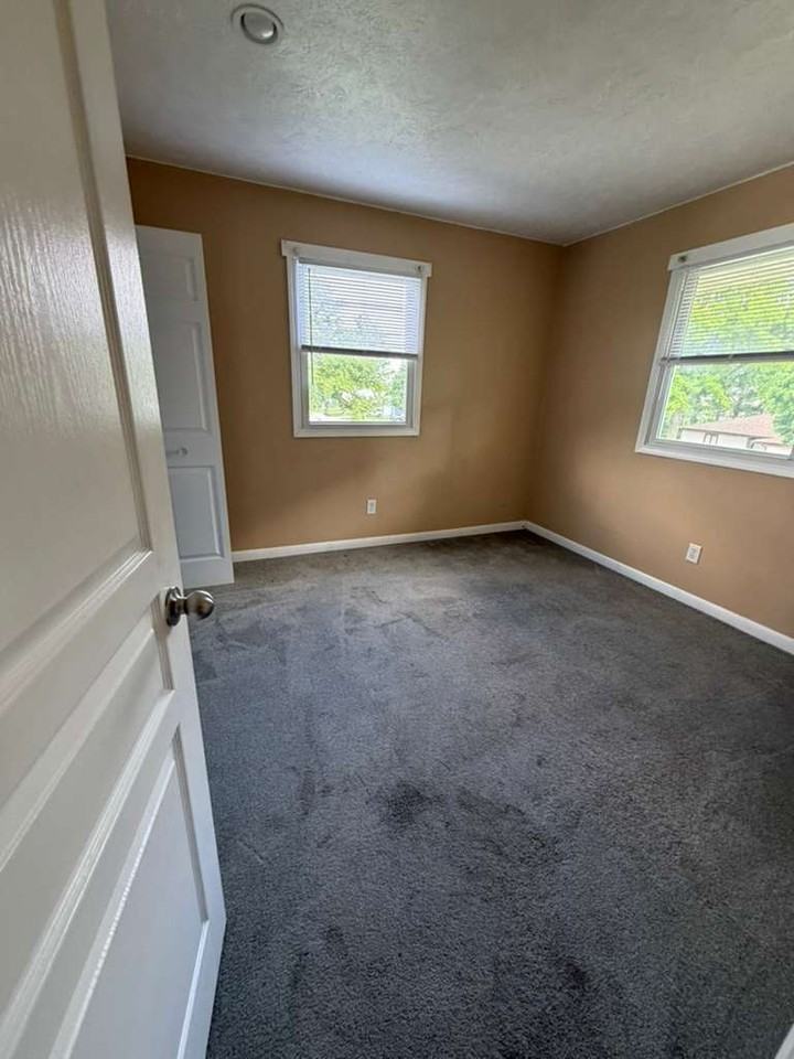 801 Deerfield Road - Photo 3 of 6