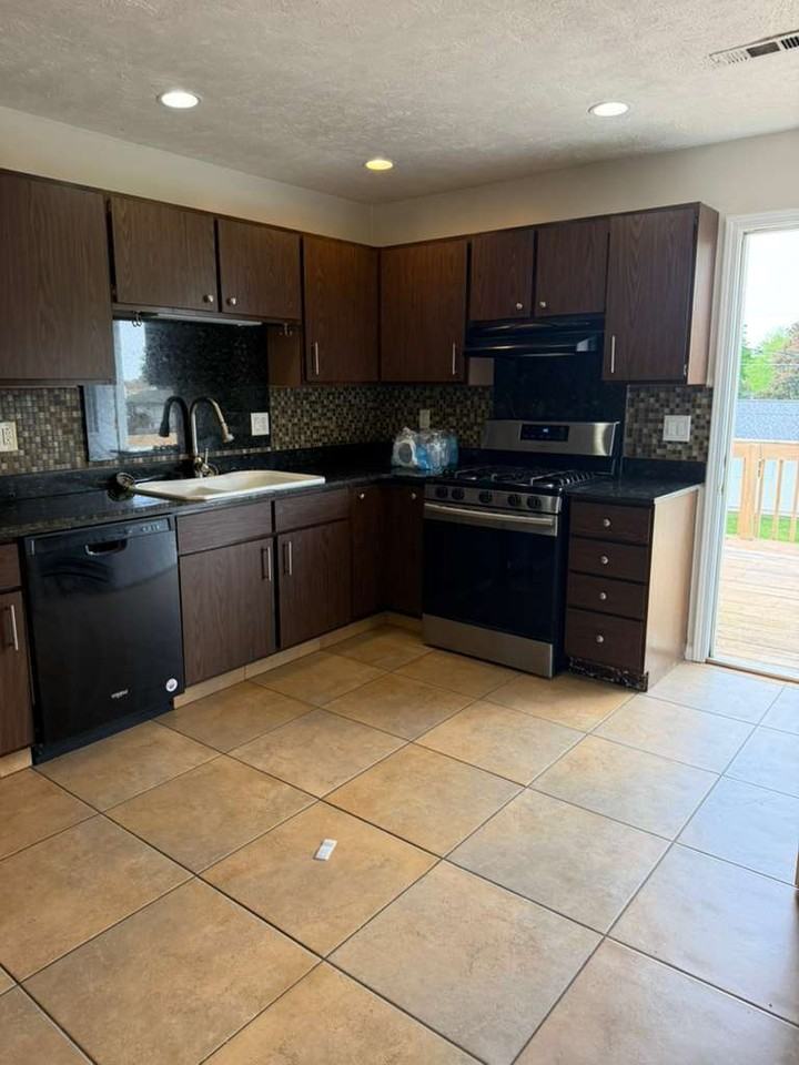 801 Deerfield Road - Photo 5 of 6