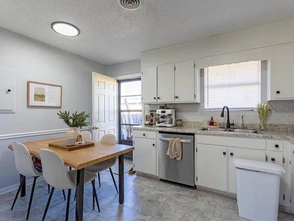 2417 Rodney Drive - Photo 3 of 8