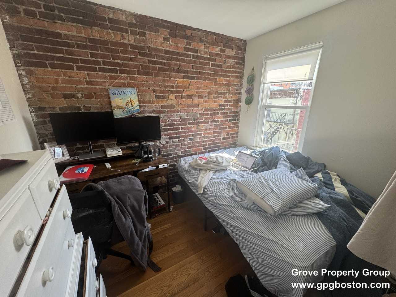 218 W 8th St #3 - Photo 2 of 7
