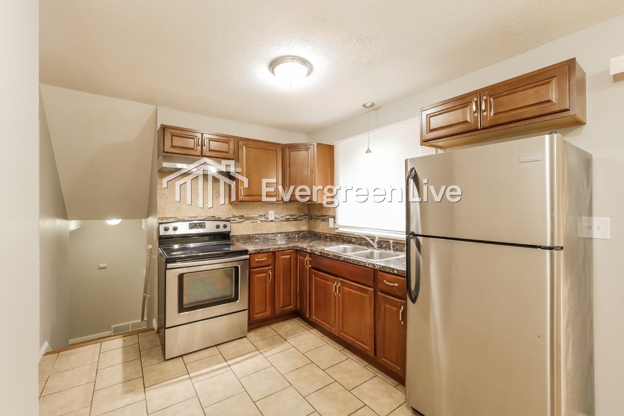 9408 Richmond Ave - Photo 7 of 15