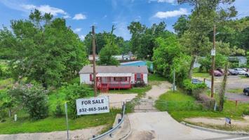 featured image of 25779 Almarie Dr