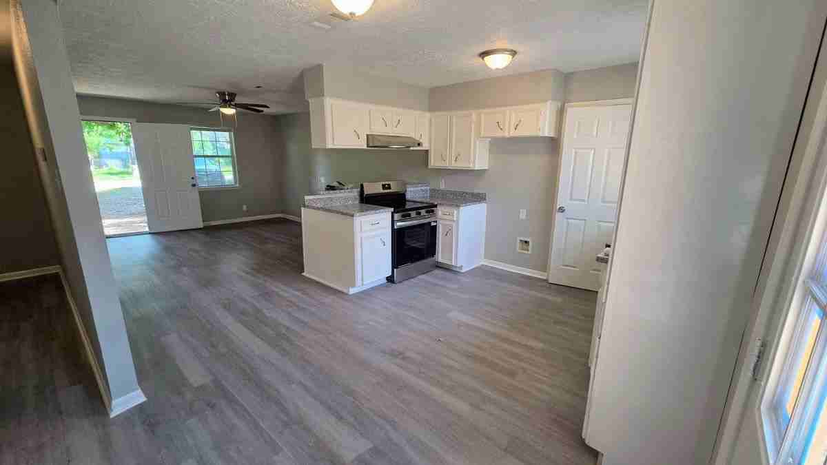 11823 Stonehedge Dr - Photo 3 of 9
