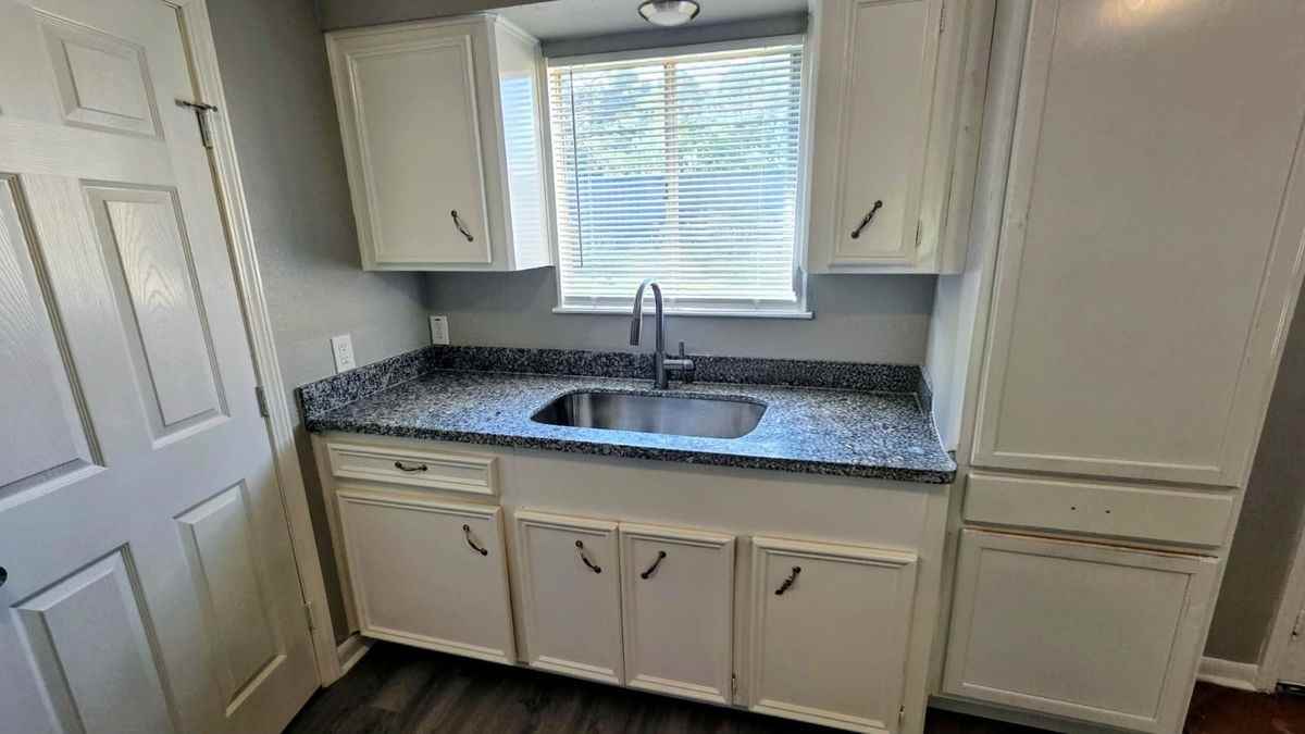 11823 Stonehedge Dr - Photo 6 of 9