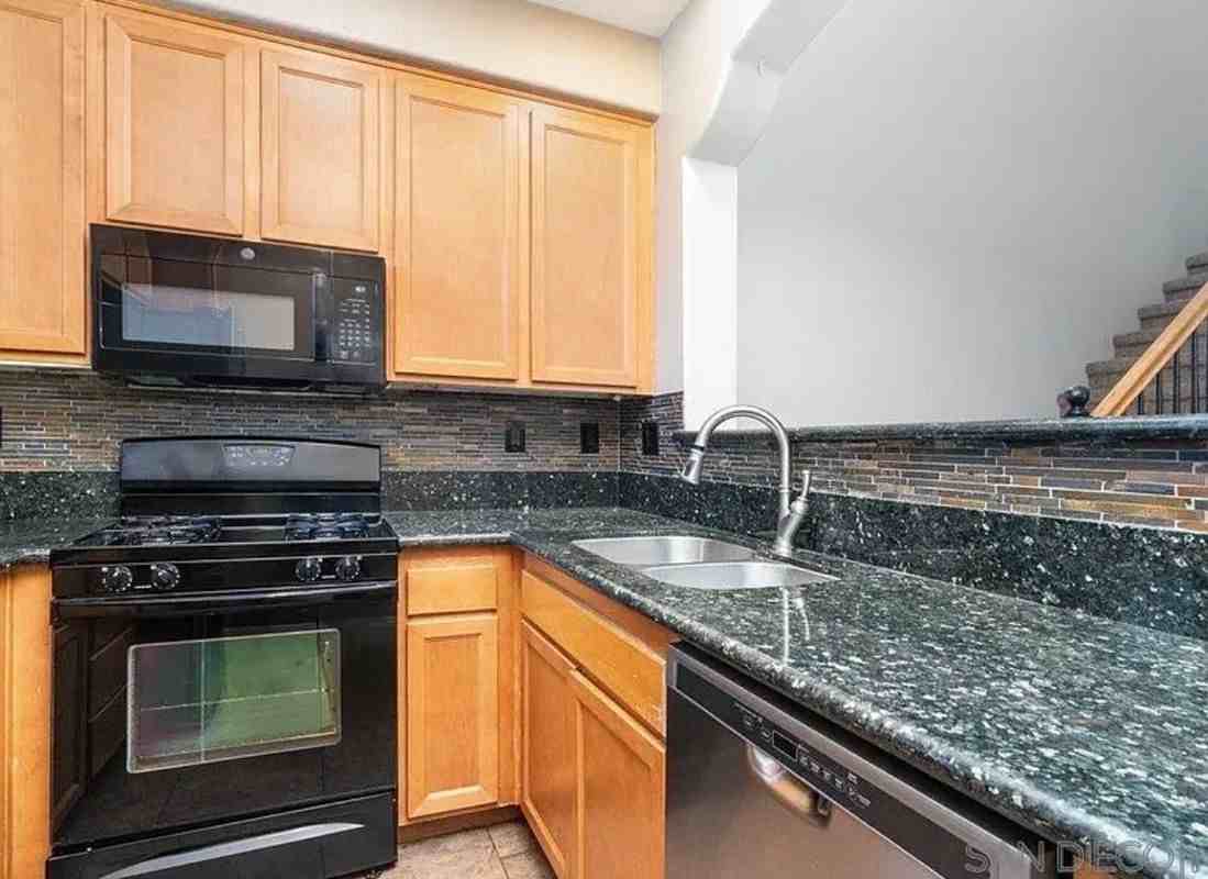 41543 King Palm Ave ##5 - Photo 5 of 22