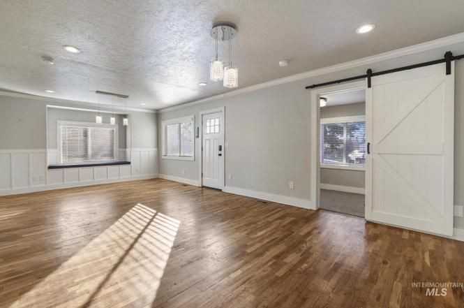 222 Jackson St - Photo 2 of 21