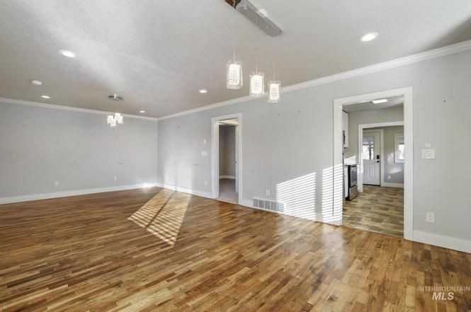 222 Jackson St - Photo 5 of 21