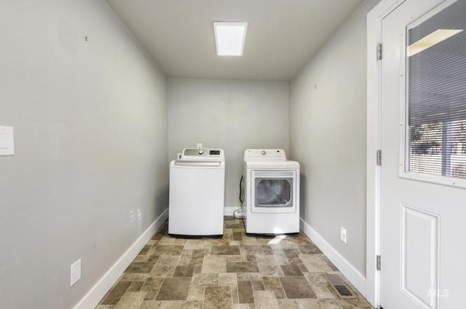 222 Jackson St - Photo 6 of 21