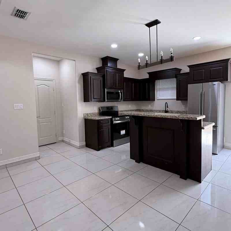 304 S Ridge Ln - Photo 3 of 10