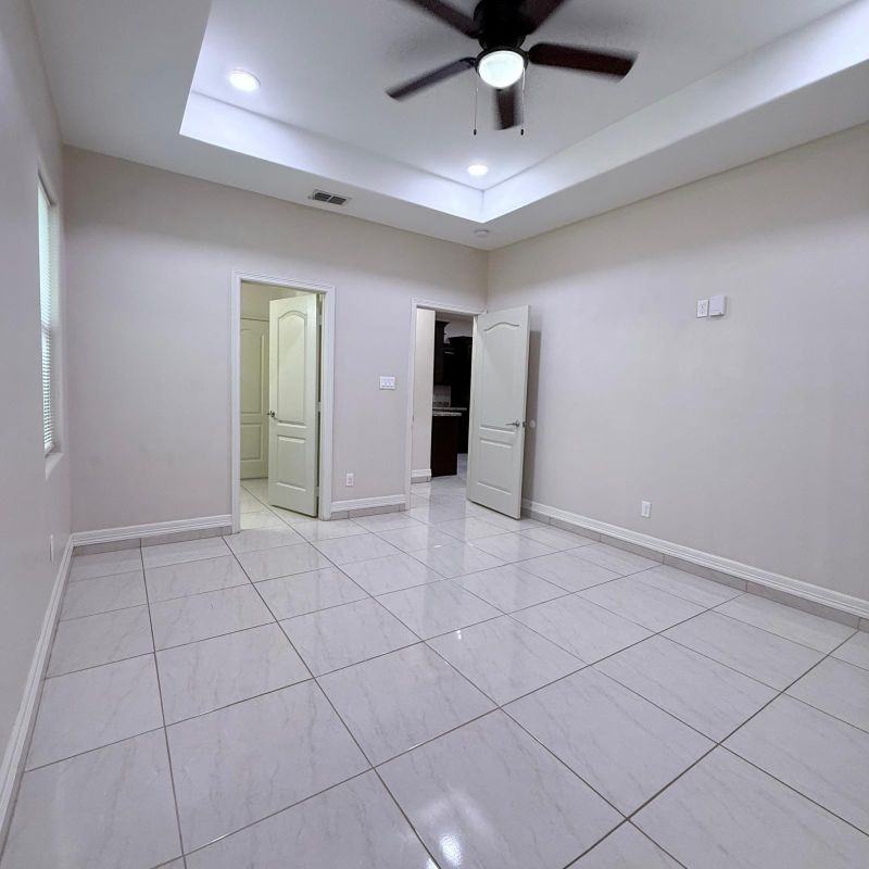 304 S Ridge Ln - Photo 4 of 10