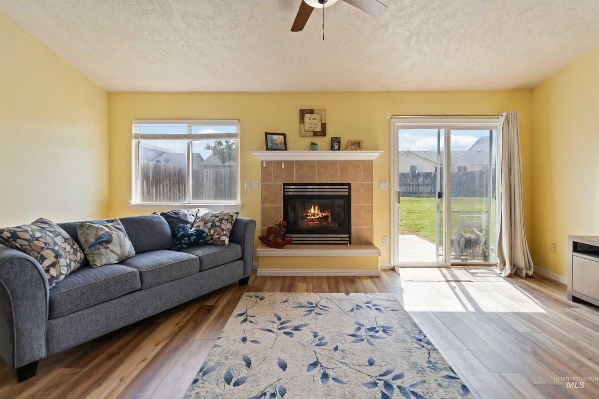 11761 W Blueberry Ave - Photo 3 of 17