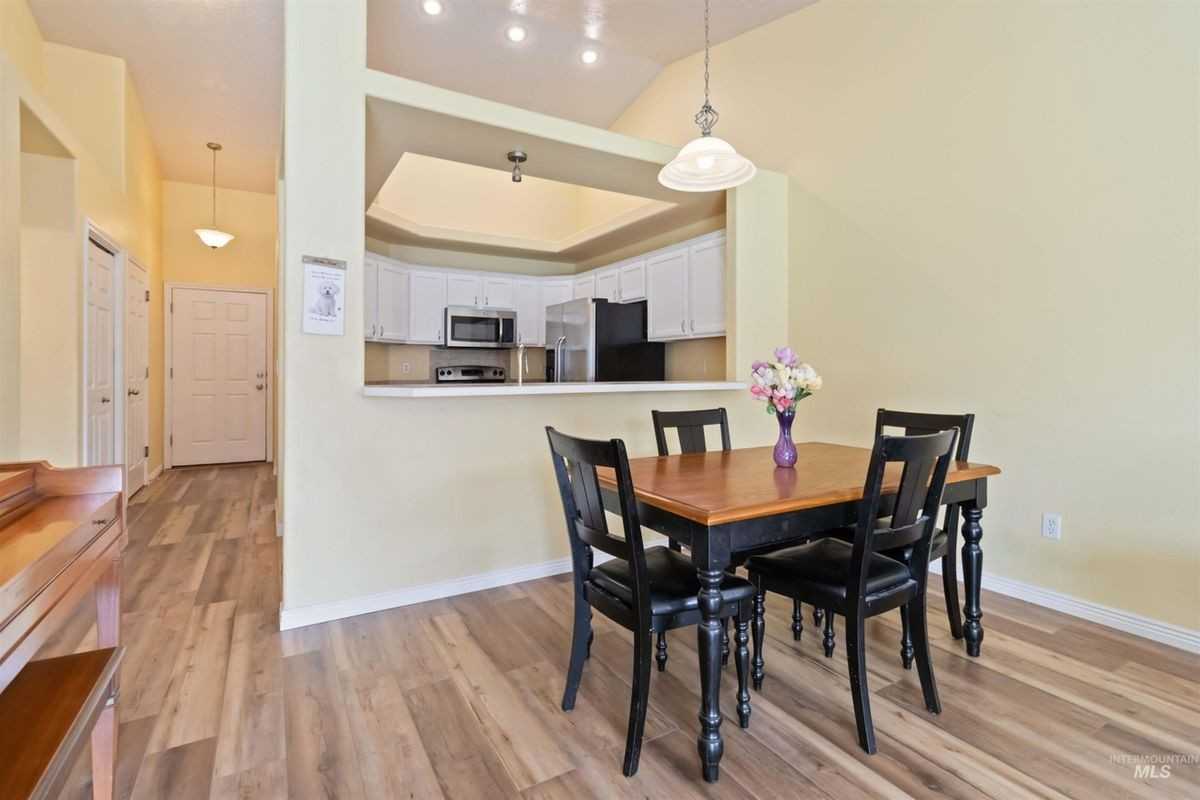 11761 W Blueberry Ave - Photo 4 of 17