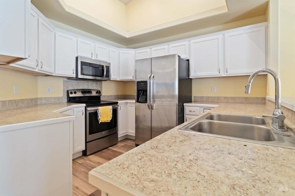 11761 W Blueberry Ave - Photo 6 of 17