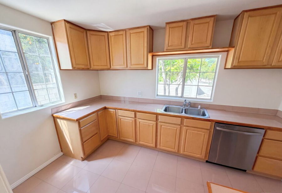 817 S 9th St - Photo 6 of 32