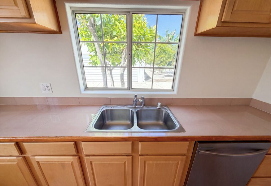 817 S 9th St - Photo 7 of 32