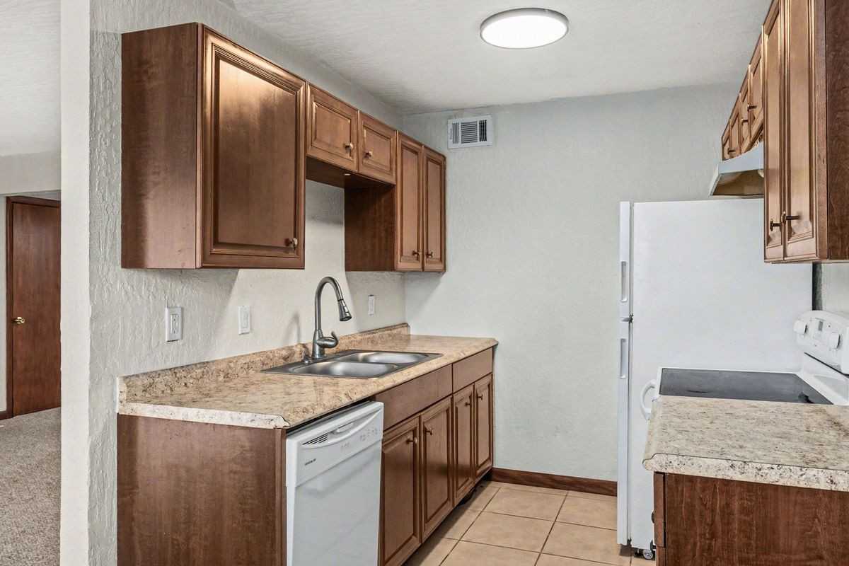 1123 Tree Ridge Ln Ne - Photo 4 of 16
