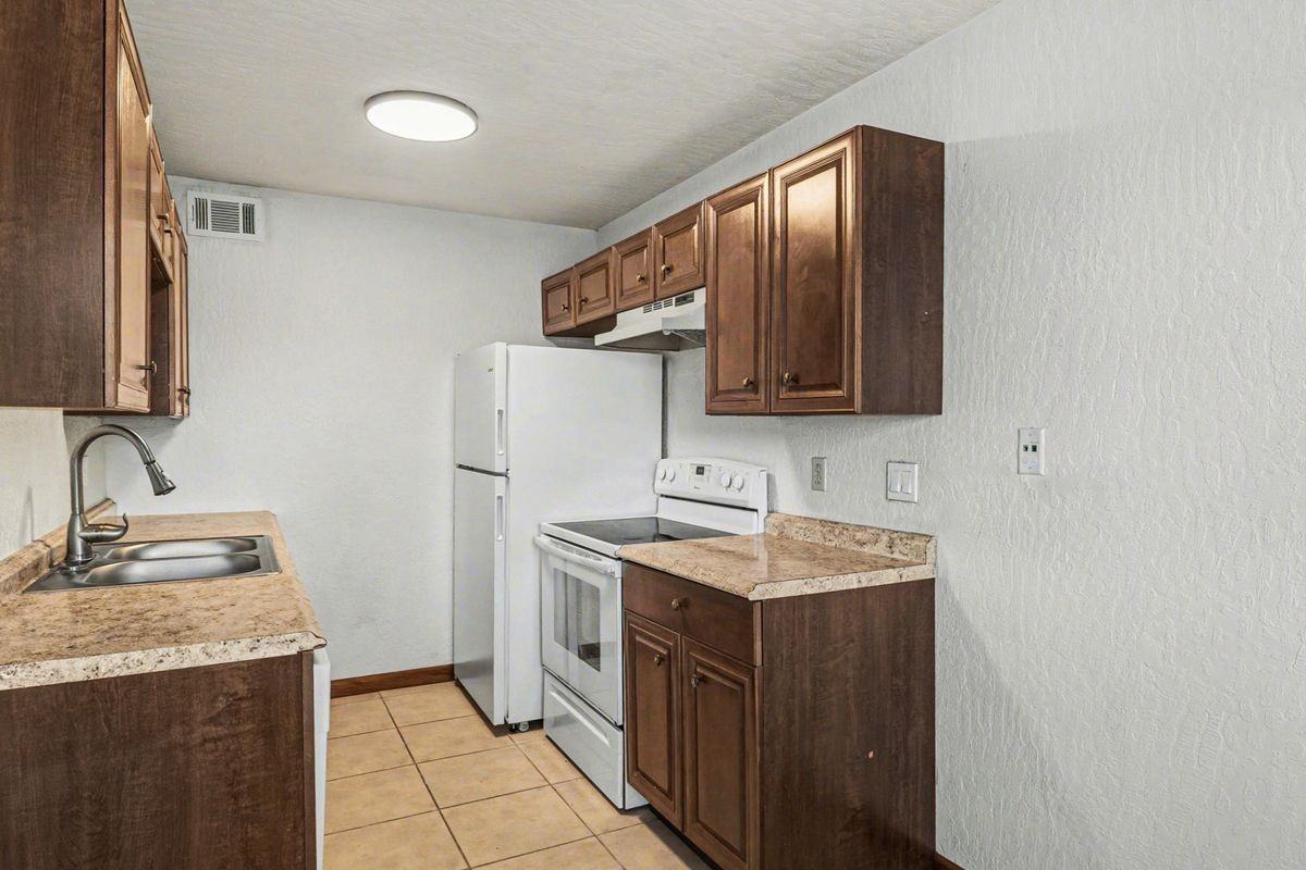 1123 Tree Ridge Ln Ne - Photo 5 of 16