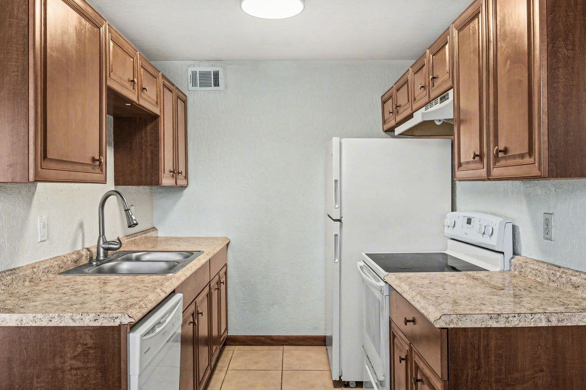 1123 Tree Ridge Ln Ne - Photo 6 of 16