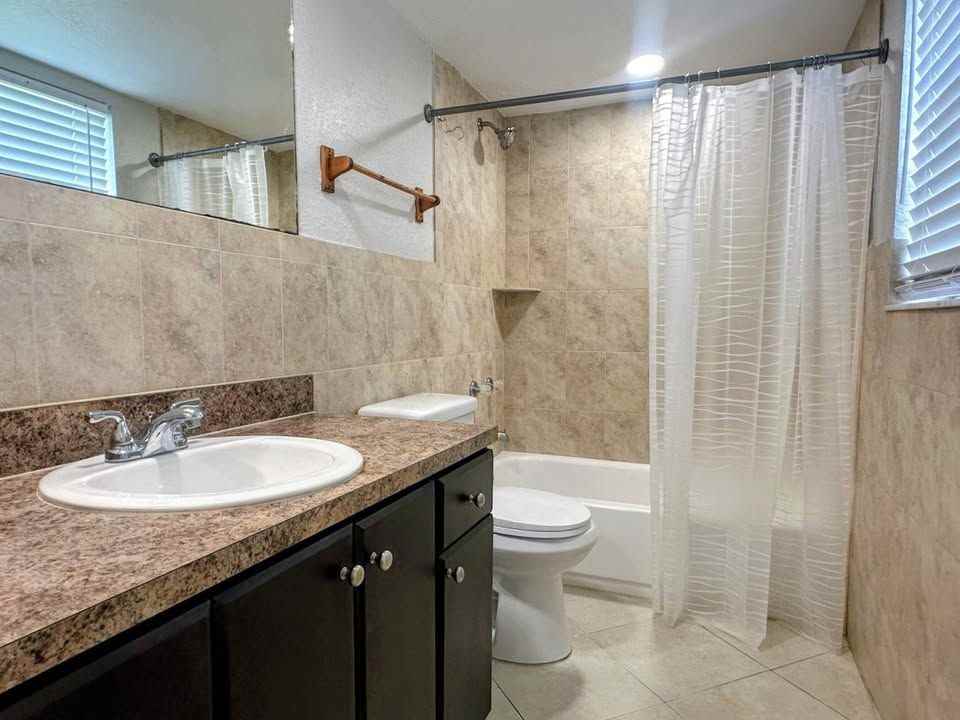 11680 Nw 45th St - Photo 3 of 4