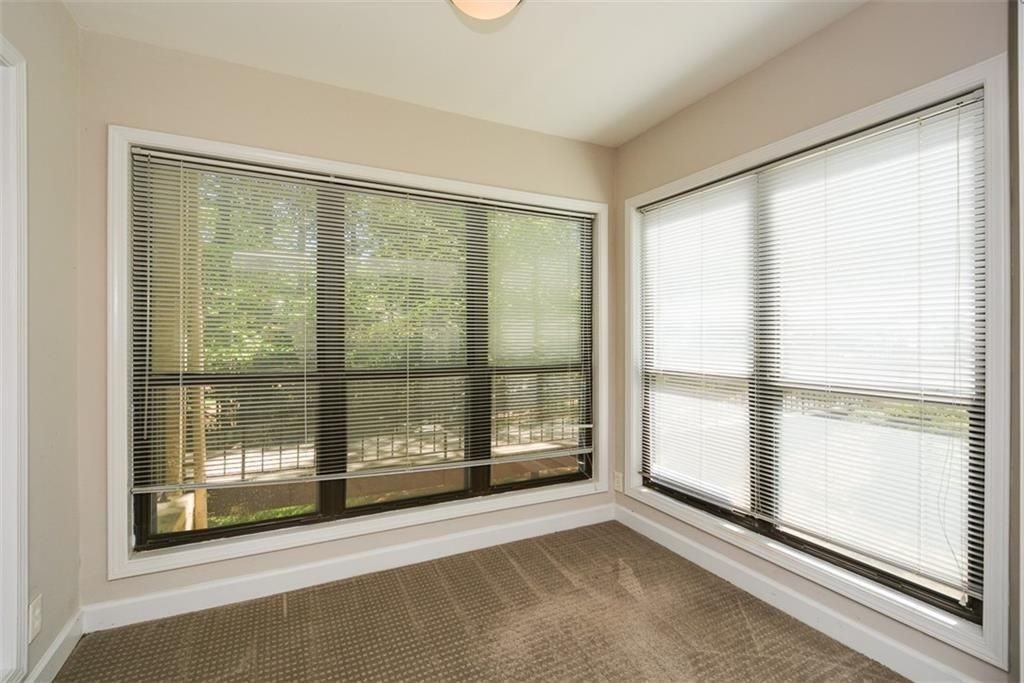 607 Lismore Se - Photo 7 of 37