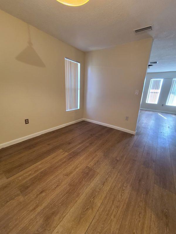 1712 Sw 40th Ter - Photo 2 of 7
