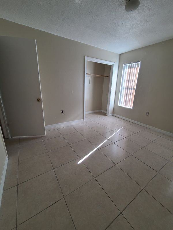 1712 Sw 40th Ter - Photo 5 of 7
