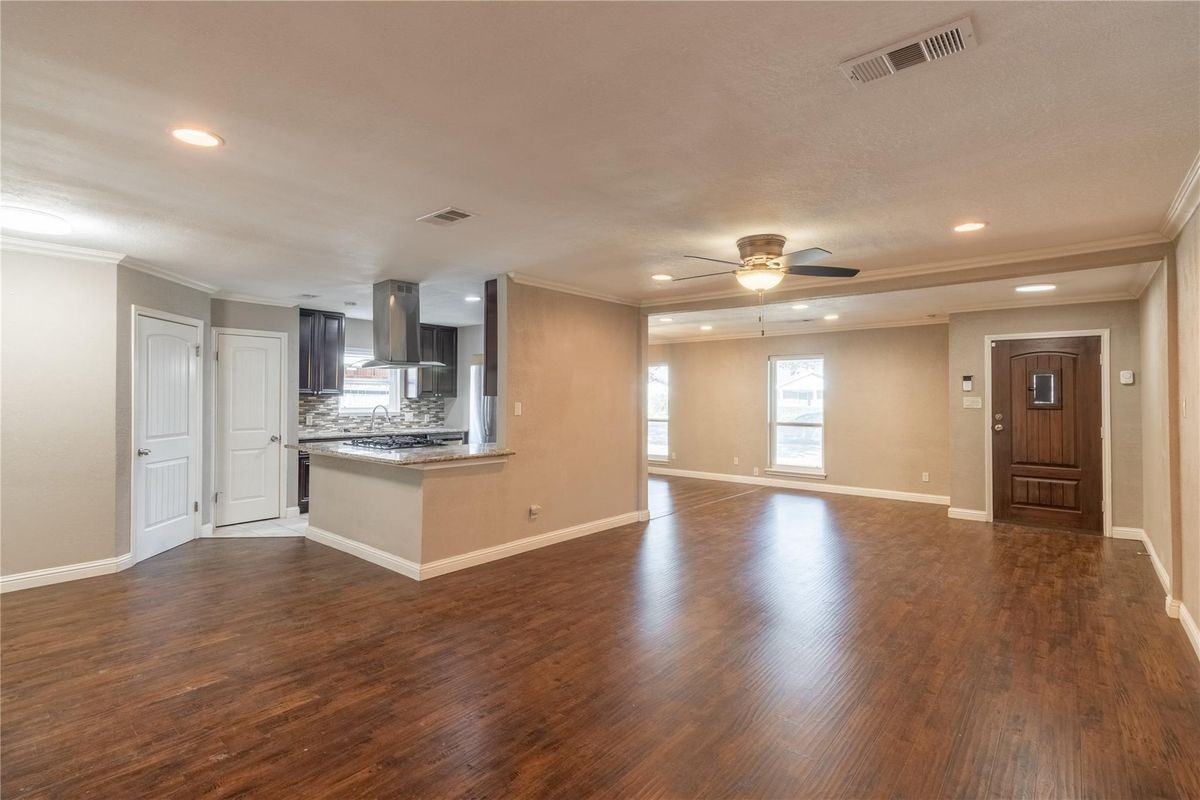 8419 Sharpview Dr - Photo 2 of 14