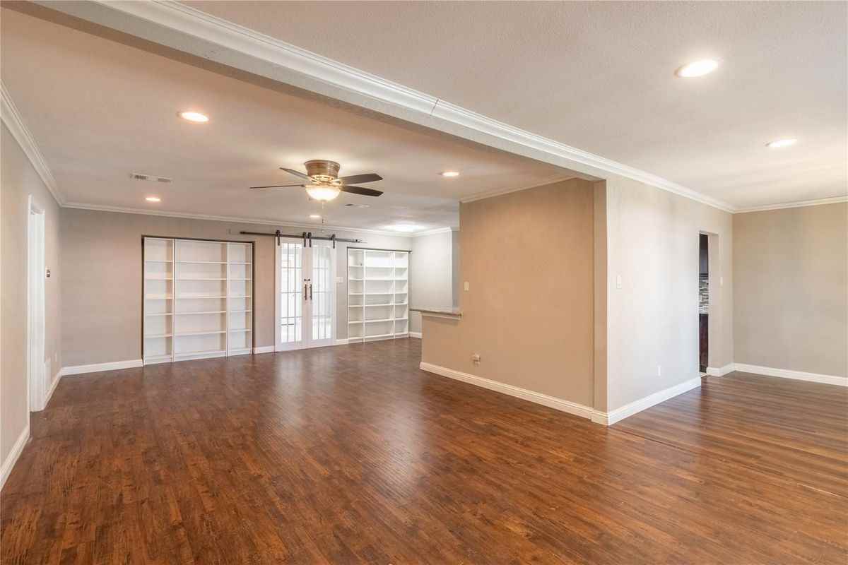 8419 Sharpview Dr - Photo 3 of 14