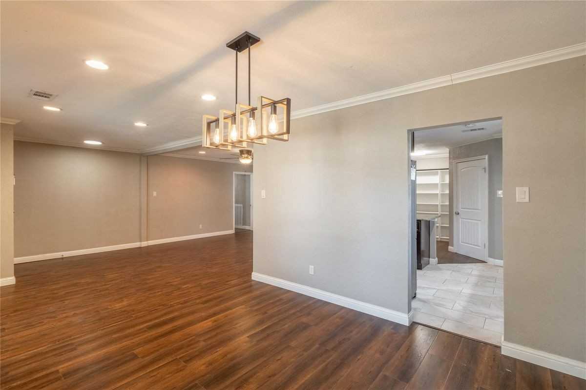 8419 Sharpview Dr - Photo 5 of 14