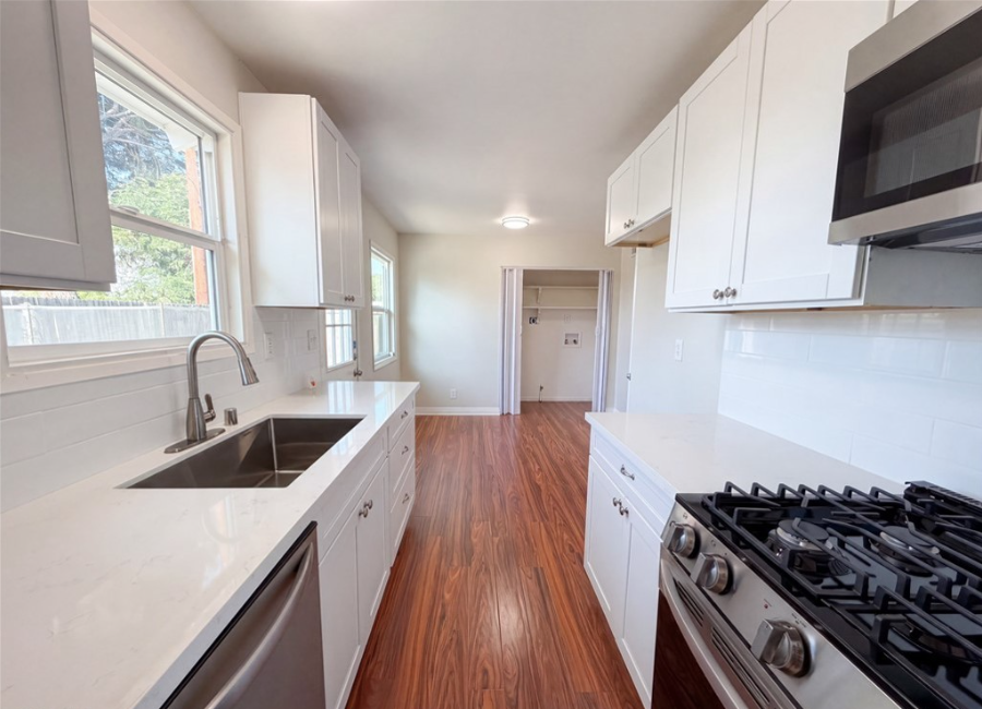27807 Pluto St - Photo 3 of 17